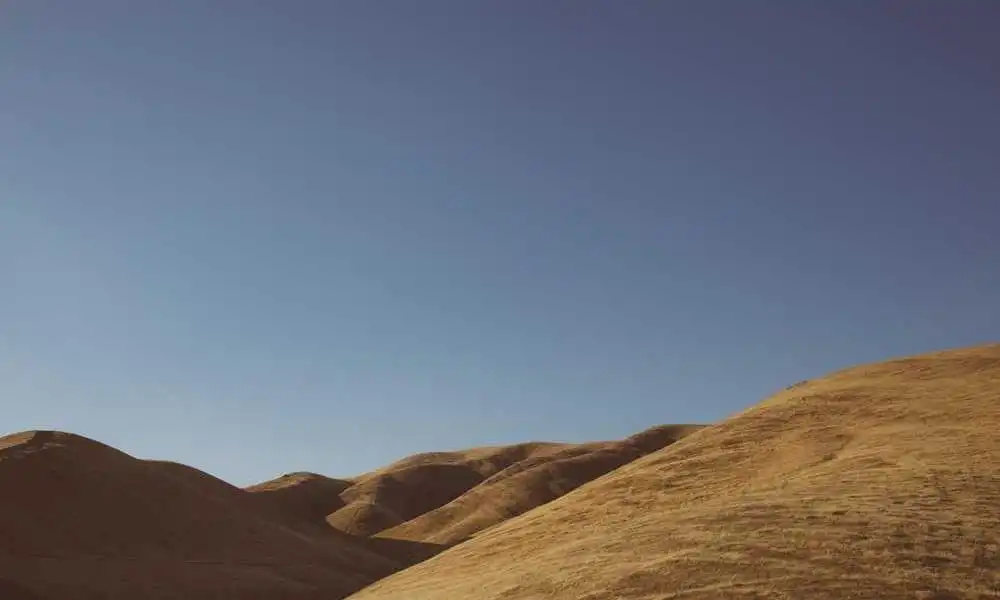 《三国的星空：光影中重生的英雄群像》