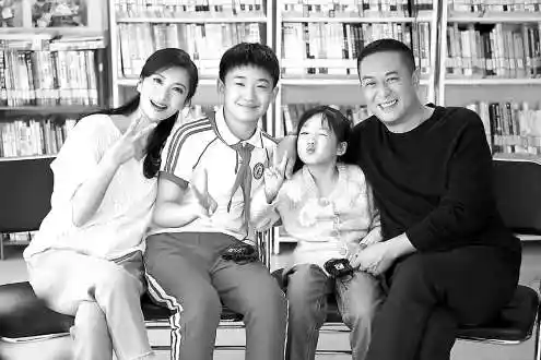 《妈妈群战升级！〈欢乐家长群2〉撕开当代家庭教育真面目》