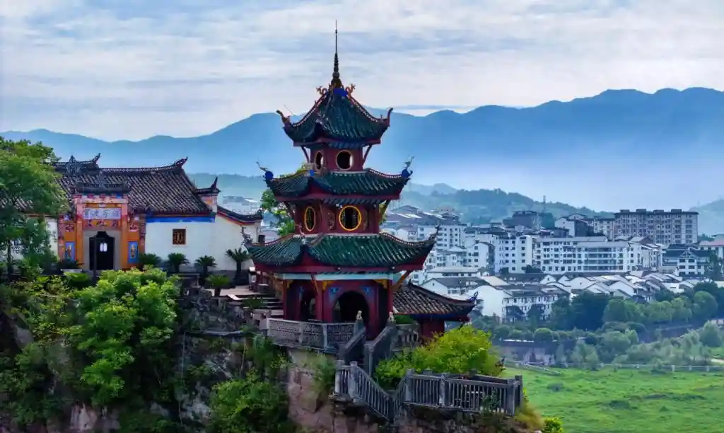 江上明珠焕新颜：石宝寨探秘文旅新脉动