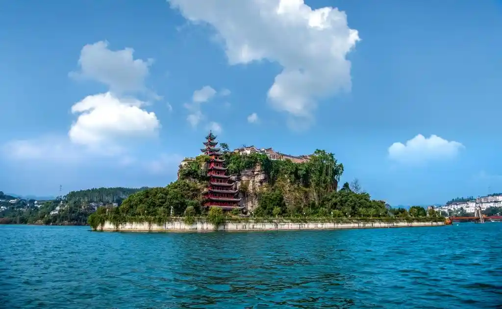 江上明珠焕新颜:石宝寨探秘文旅新脉动