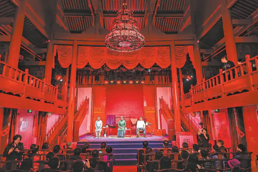 戏腔唤醒老会馆，票根串联新地图