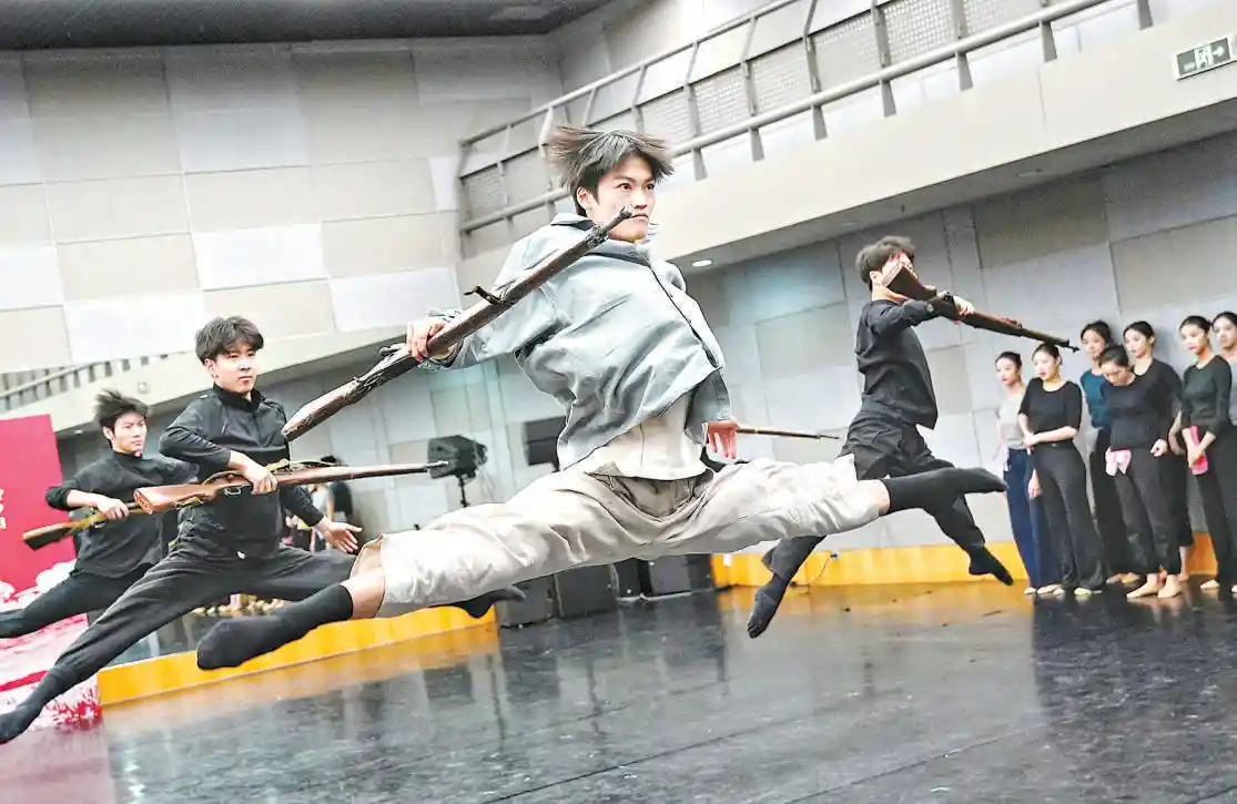 《铁道游击队》全新升级，震撼登场