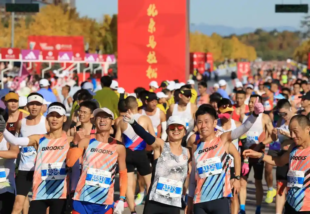 千年文脉跃动在42.195公里的奔跑中