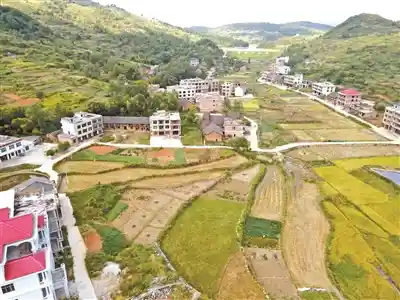 五年踏遍1100村镇：一位摄影师的中国乡土影像长征