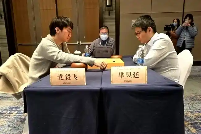 第三届中国围棋国手赛开赛 党毅飞廖元赫强势挺进16强