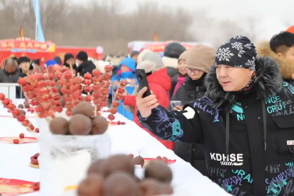 冰火交织的哈尔滨：一场从采冰开始的热浪