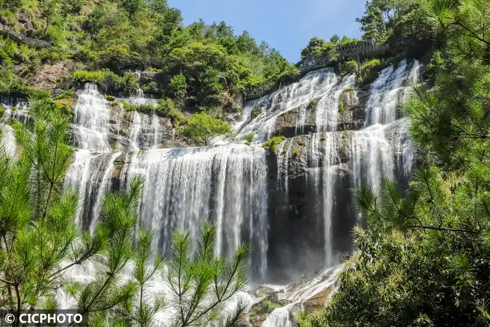 水畔静候：风从何处来