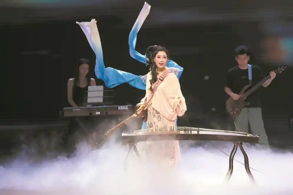 袁派花旦首登天蟾，吉他演绎《西厢记》惊艳全场