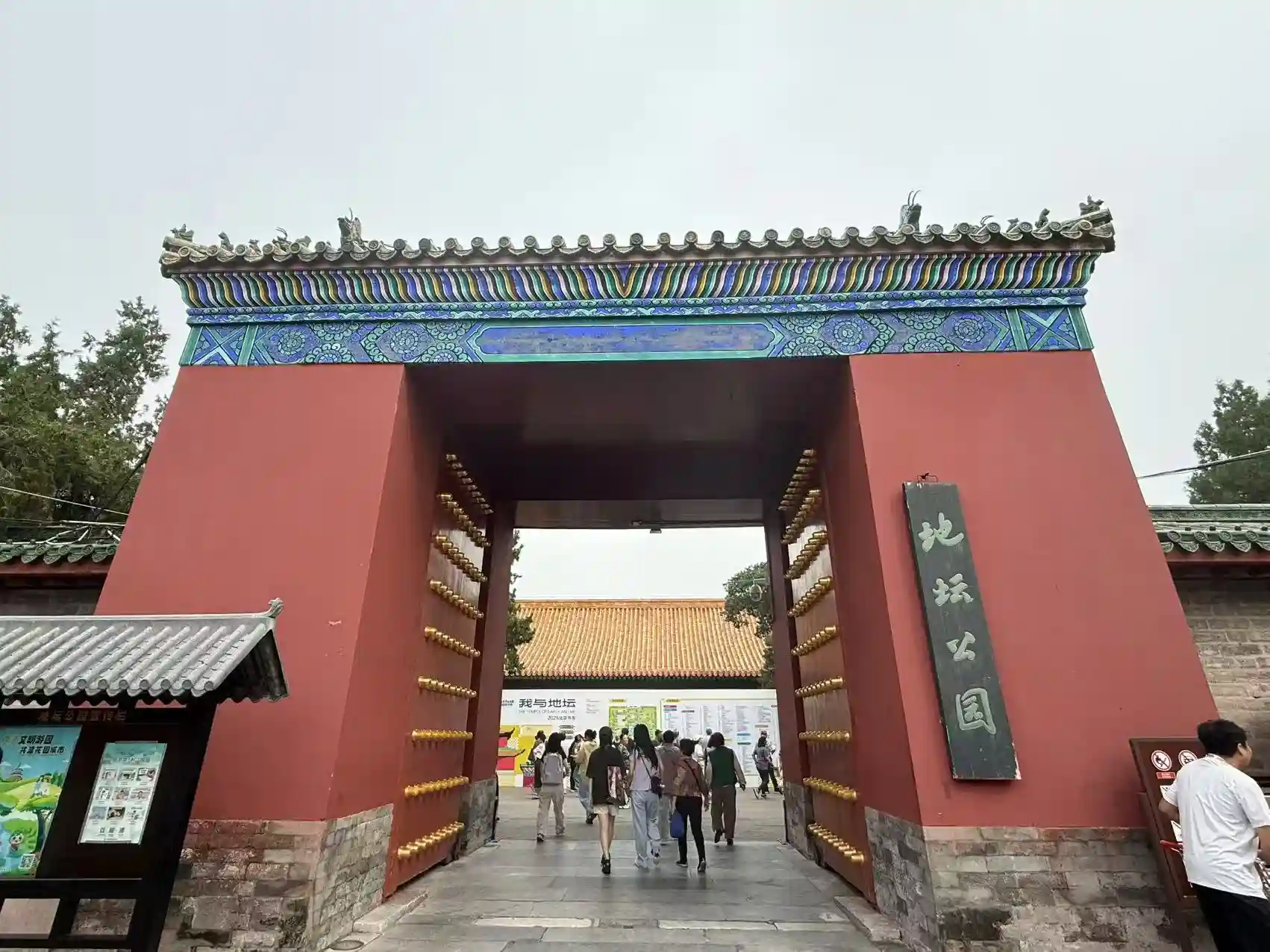 2025地坛书市启幕：500万惠民券点燃京城阅读热