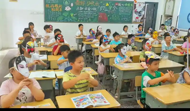 戏曲网红曹宇空降博才洋湖小学，非遗国粹燃动校园新潮流