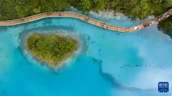 蓝月谷秘境：文旅融合下的新风景