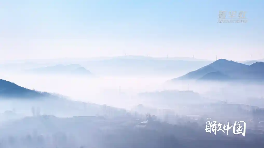云海奔涌!山东潍坊青州山巅现天空之镜奇观