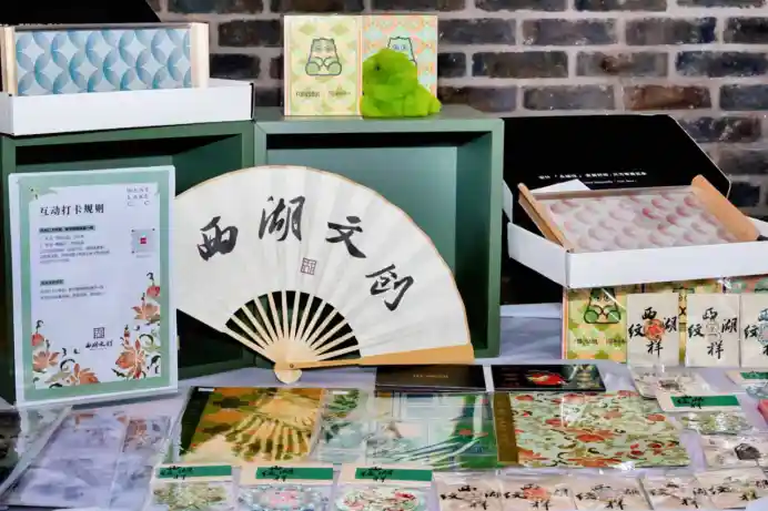 西湖纹样登陆卡姆登集市 引爆海外中国风热潮