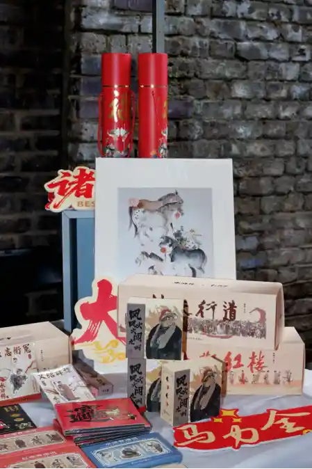 西湖纹样登陆卡姆登集市 引爆海外中国风热潮