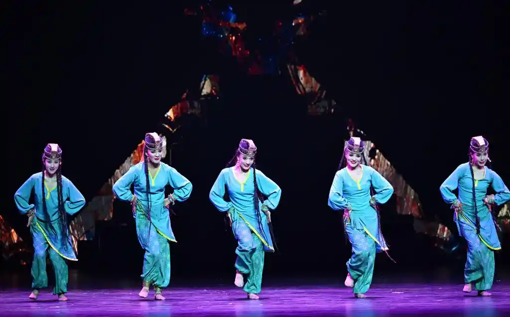 《杏花之约·丝路龟兹》惊艳京城，乐舞诗演绎千年丝路风华