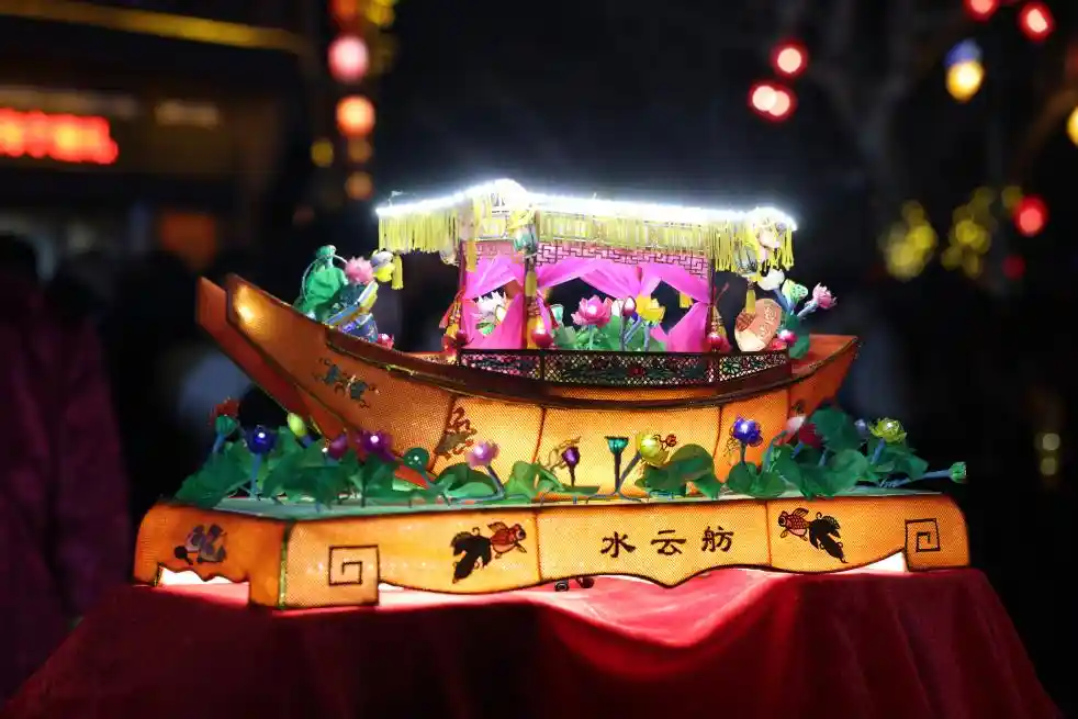 灯火不熄处，江南浪漫季